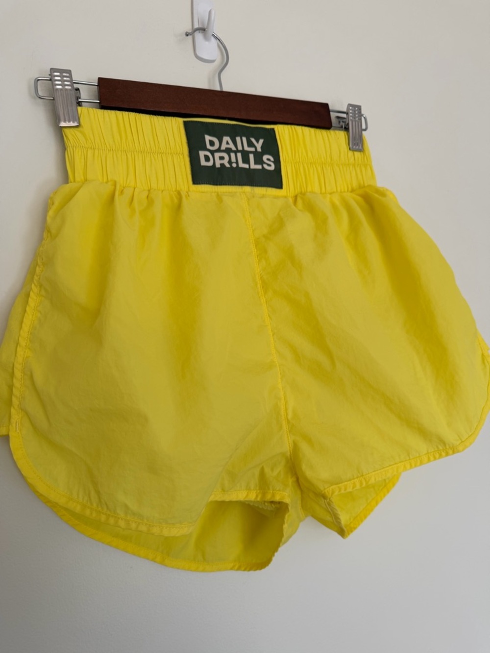 Daily Drills Bright Yellow Run Shorts Size Medium - Picture 5 of 8